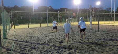 kdo ještě nemá dost - večerní beach