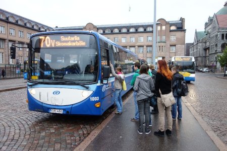 angličtina může lidem dělat pronblémy - nám ne, ale řidička autobusu nemluvila asi žádnou jinou řečí kromě finštiny, pomůže smnad znakování?