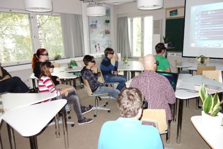 ..i přes černé brýle lze věci vidět růžově a dokonce trojrozměrně